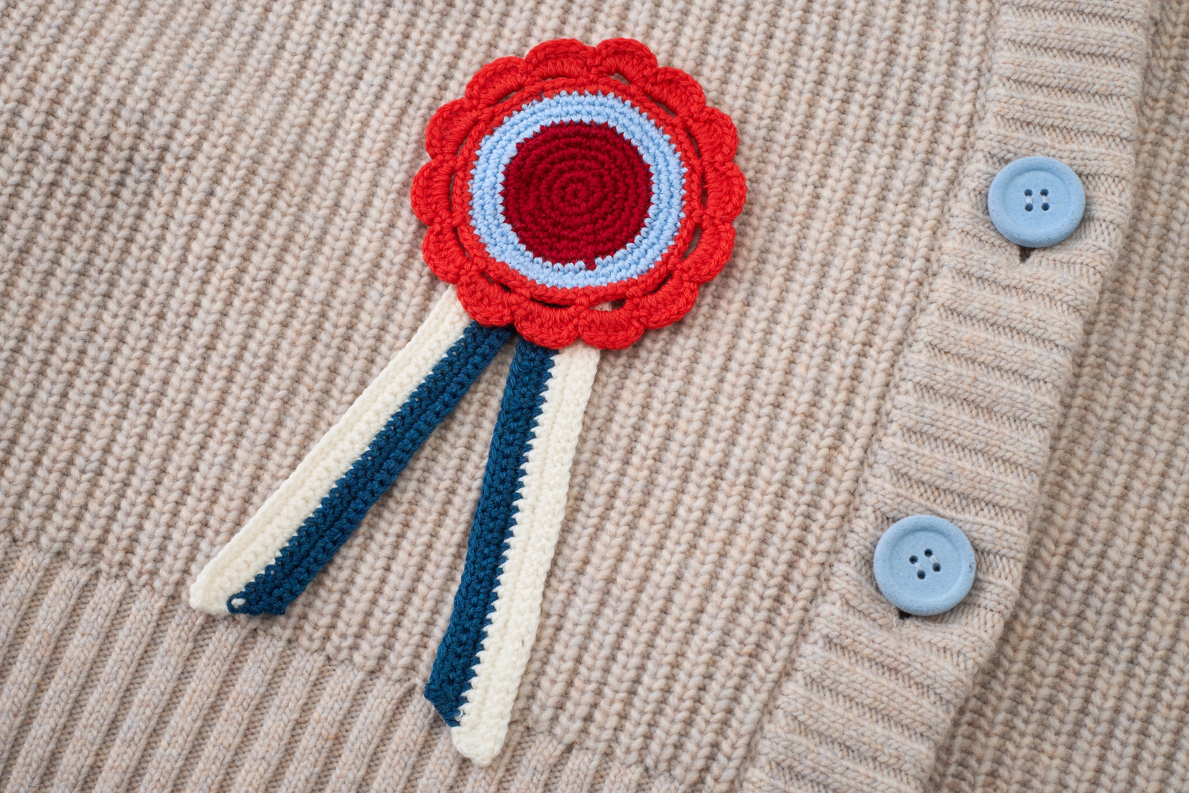 CHUNKY CARDIGAN WITH CROCHET BADGE – CYNTHIA & XIAO
