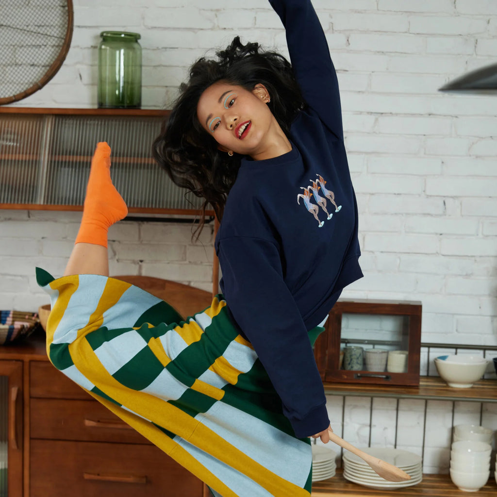 MOVE WITH THE BEATS EMBROIDERED SWEATSHIRT (NAVY)